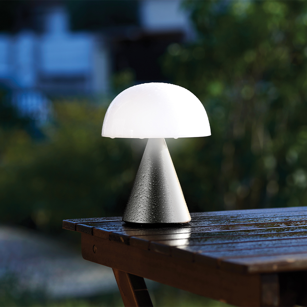 屋外でも使える IPX4認証の防滴設計で、雨滴やちょっとした&hellip;