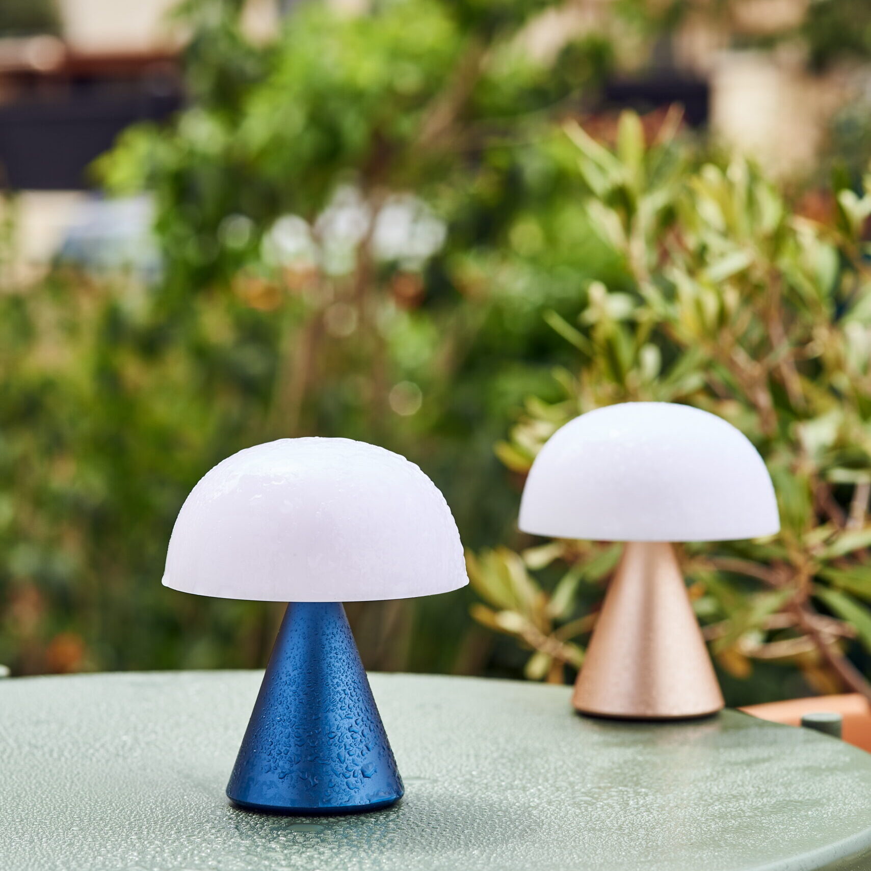 屋外でも使える IPX4の防水仕様を備えたMina Mは、屋&hellip;