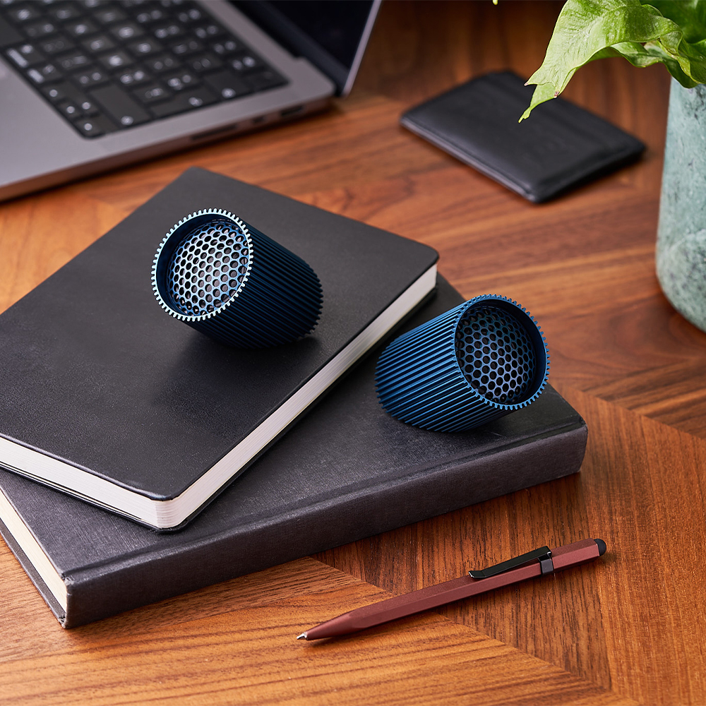 ノンストップで音楽を楽しもう Rayスピーカーは、1回の充電&hellip;